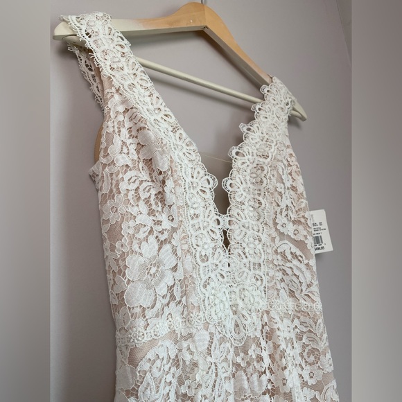 Women’s Size 4 David’s Bridal DB Studio Bridal Lace wedding dress NWT - Picture 4 of 12